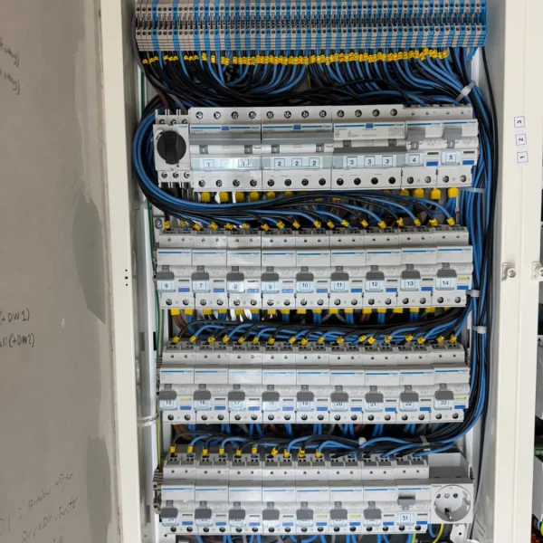 Installerad elcentral i villa av certifierad elektriker i Haninge