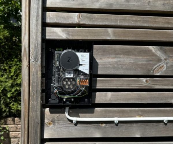 Elektriker installerar lastbalansering i villa i Haninge