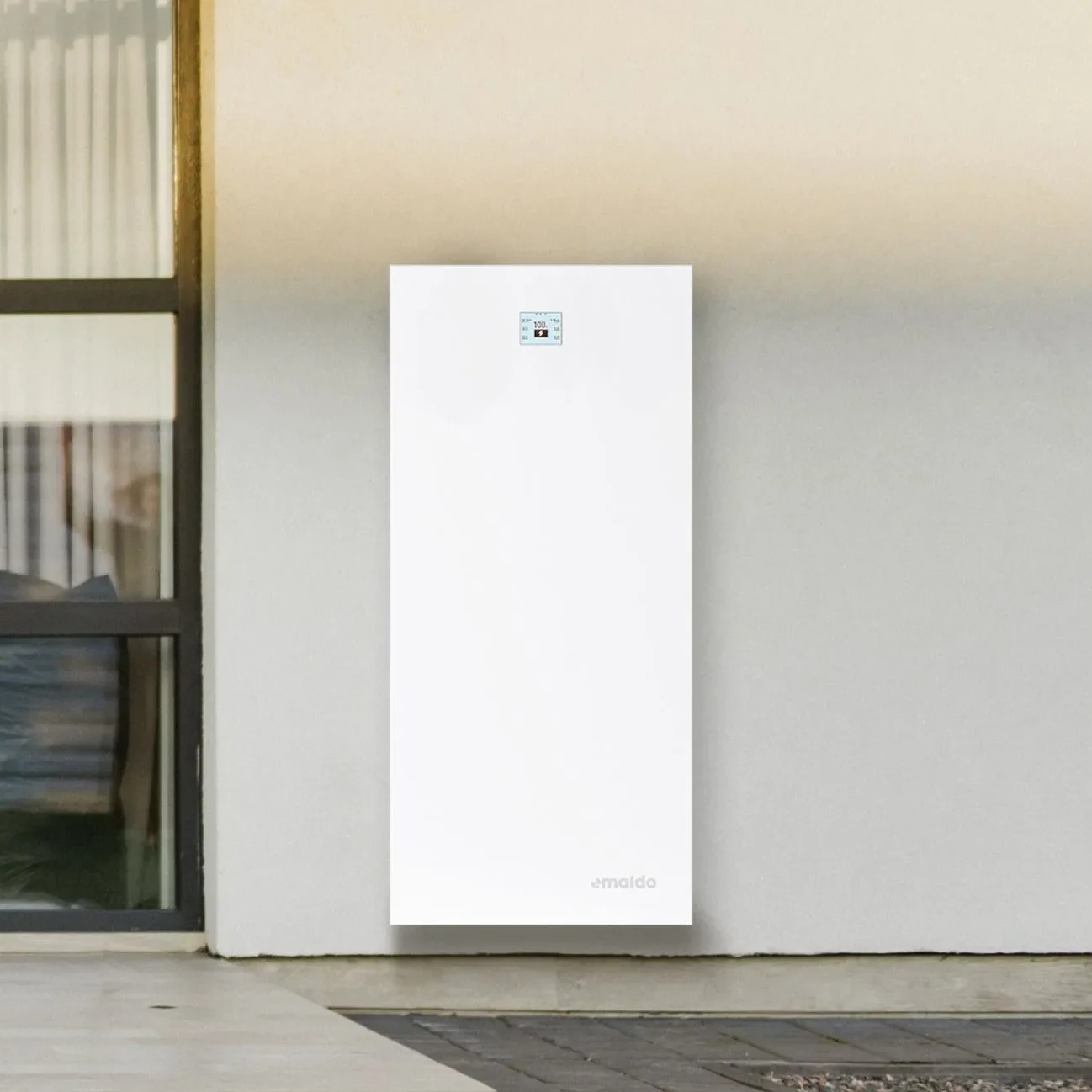 Emaldo Power Core installerad utomhus vid familjevilla i Haninge